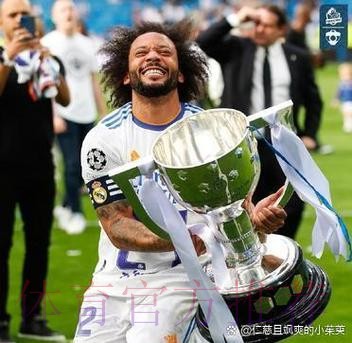 卡瓦尼的身边人确认球员可能在明年1月加盟皇马 卡瓦尼的身边人确认球员可能在明年1月加盟皇马